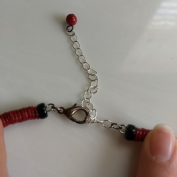 Set of Matching Red Earrings & necklace - Picture 3 of 7